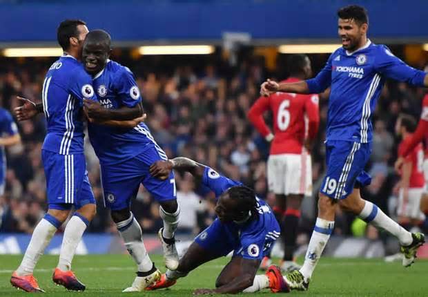 Jugadores del Chelsea festejando el triunfo ante el United Jugadores del Chelsea festejando el triunfo ante el United